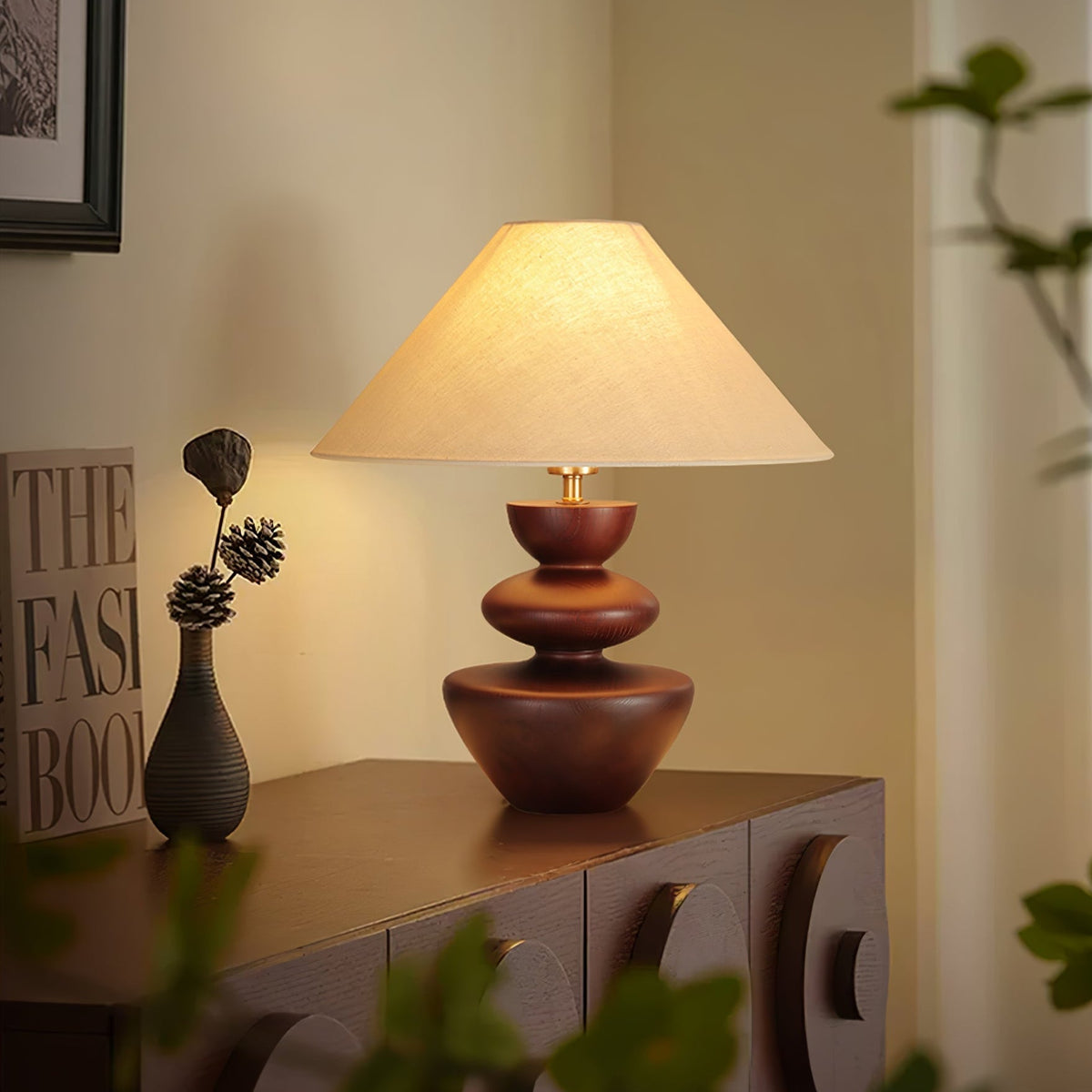 Joanne Tischlampe aus Holz im Vintage-Stil