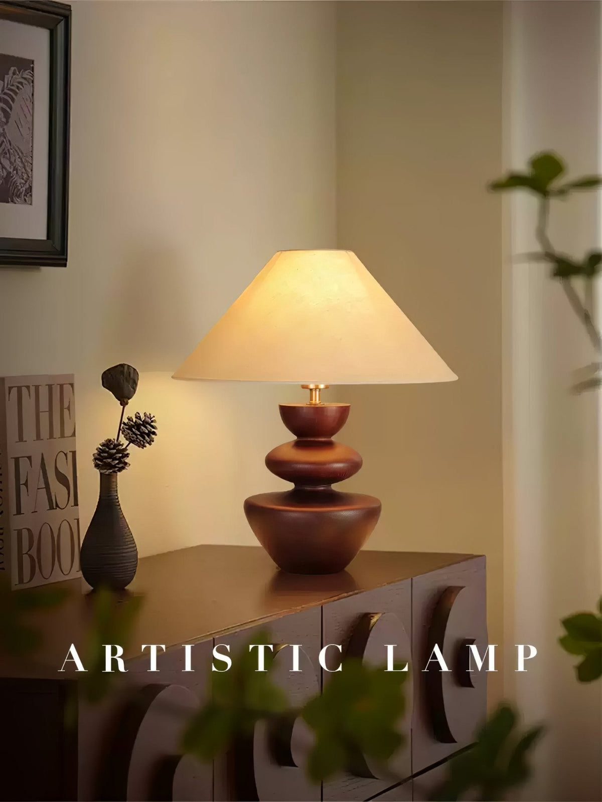 Joanne Tischlampe aus Holz im Vintage-Stil