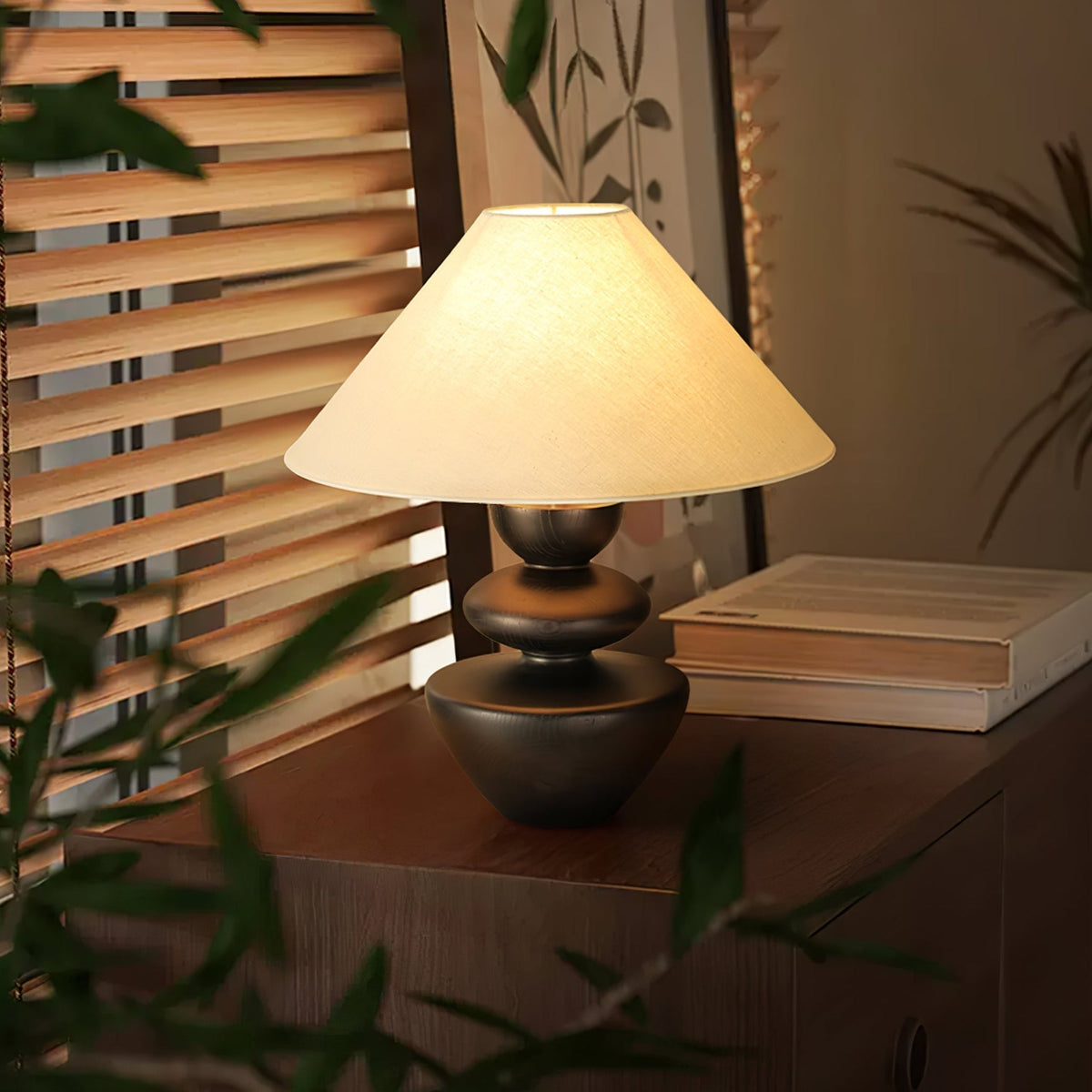Joanne Tischlampe aus Holz im Vintage-Stil