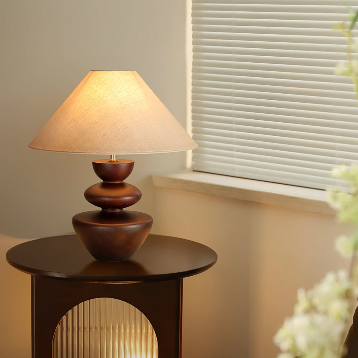 Joanne Tischlampe aus Holz im Vintage-Stil