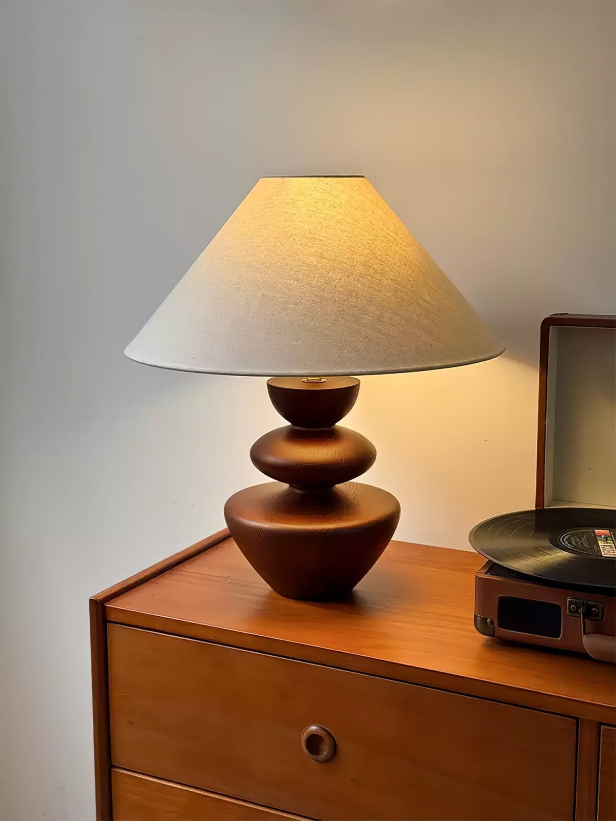 Joanne Tischlampe aus Holz im Vintage-Stil