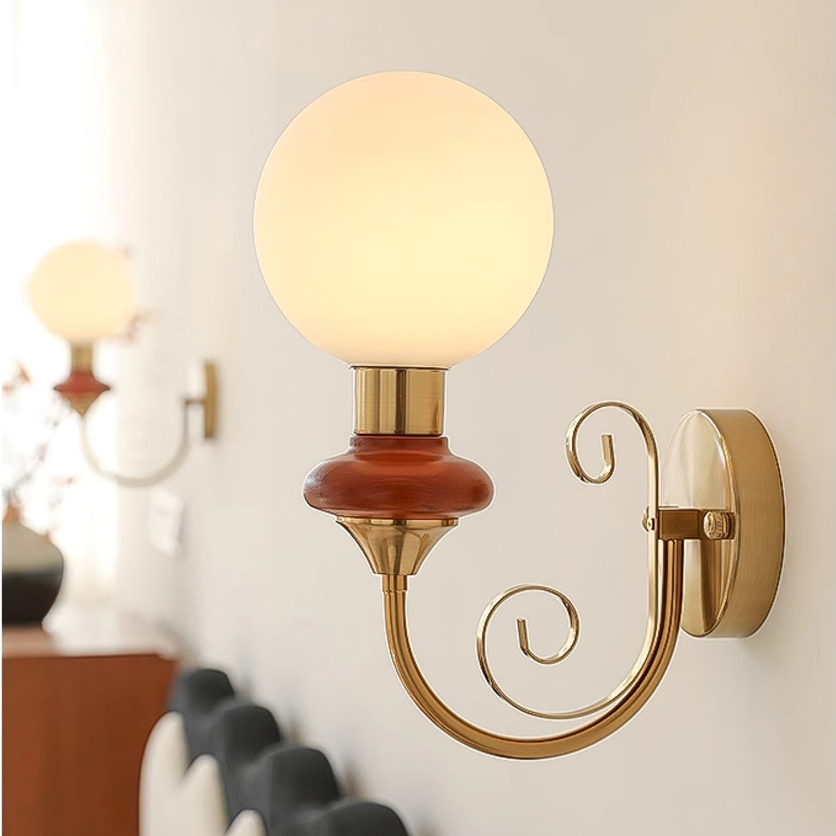 Bela Premium zeitgenössische Kunstglas-Wandleuchte