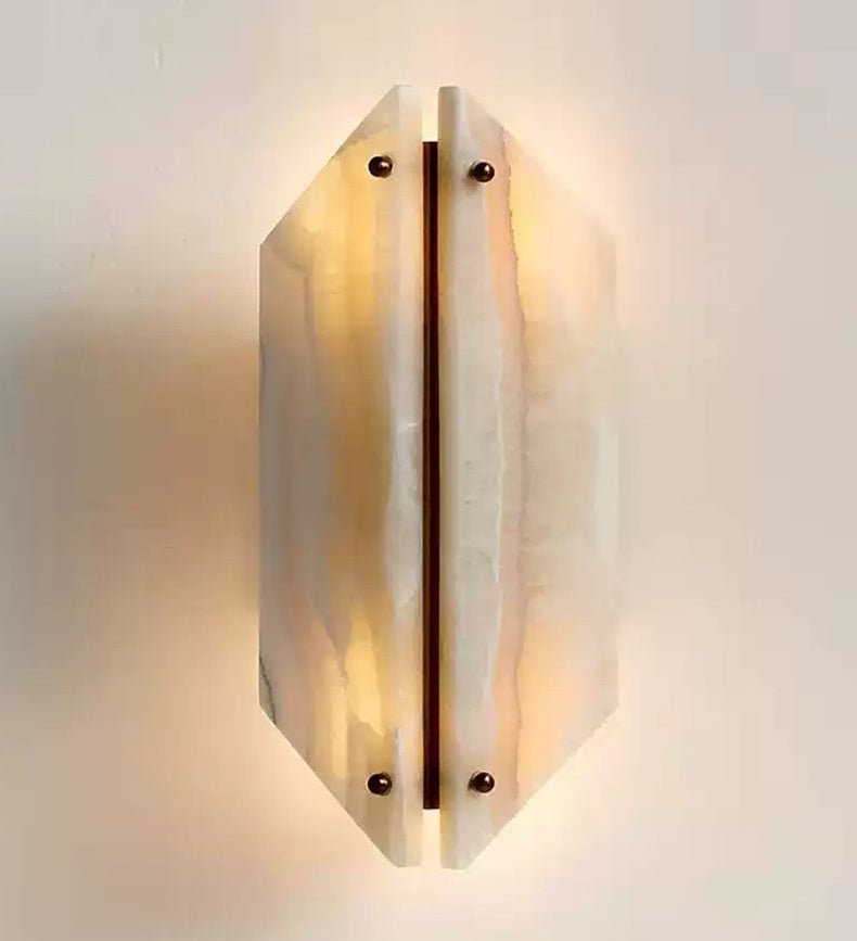 Zynx moderne Wandleuchte aus weißem Alabaster mit Kieselsteinform