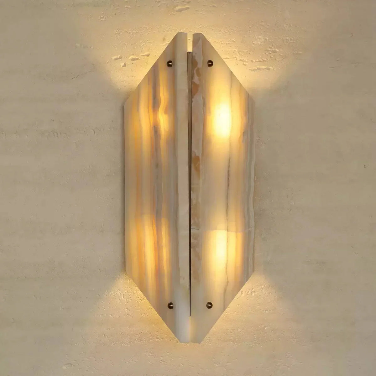 Zynx moderne Wandleuchte aus weißem Alabaster mit Kieselsteinform