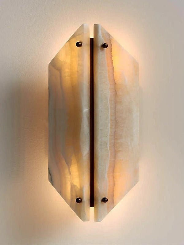 Zynx moderne Wandleuchte aus weißem Alabaster mit Kieselsteinform