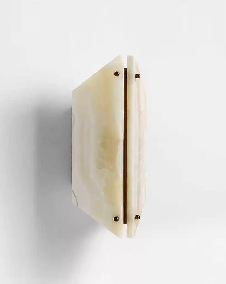 Zynx moderne Wandleuchte aus weißem Alabaster mit Kieselsteinform
