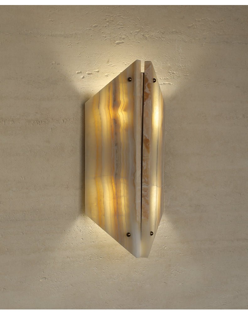 Zynx moderne Wandleuchte aus weißem Alabaster mit Kieselsteinform