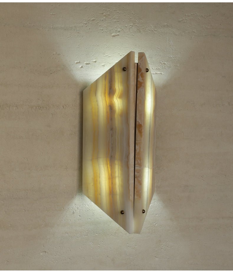 Zynx moderne Wandleuchte aus weißem Alabaster mit Kieselsteinform