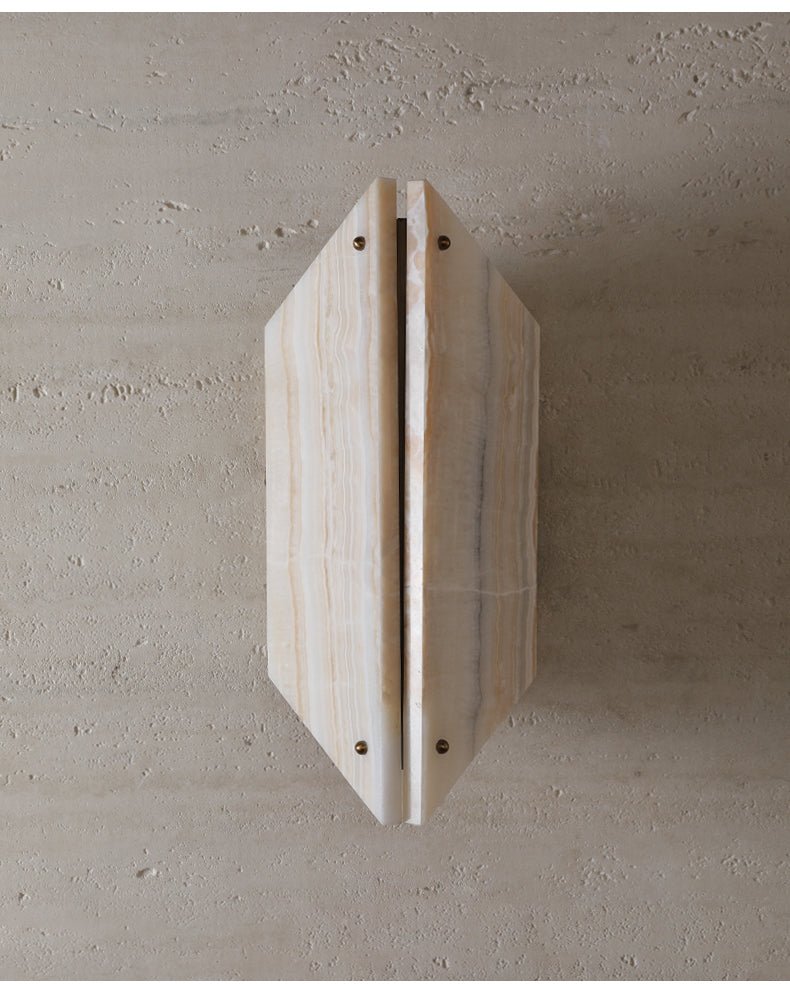 Zynx moderne Wandleuchte aus weißem Alabaster mit Kieselsteinform