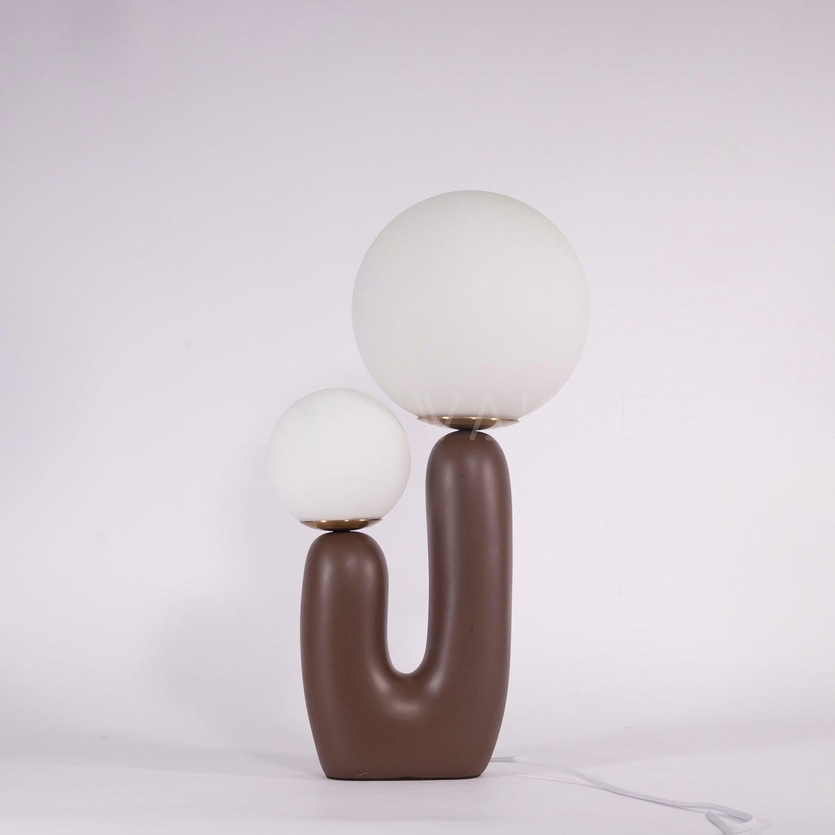 Fenix Kunstharz-Tischleuchte im künstlerischen Design