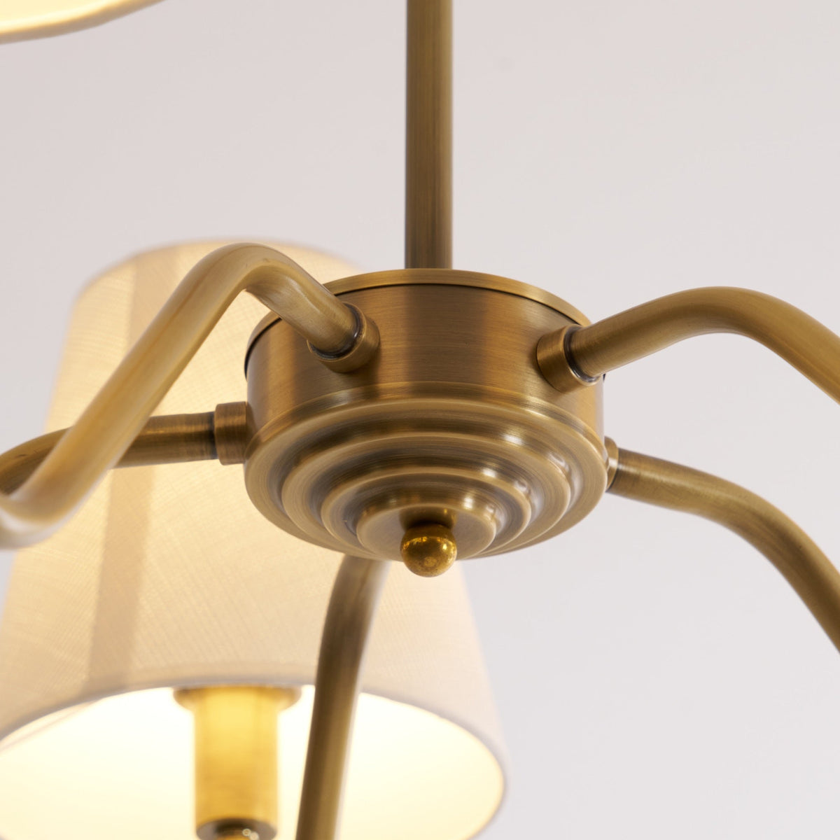 Viraean Vintage Industrial Kronleuchter aus Messing mit Stoffschirm