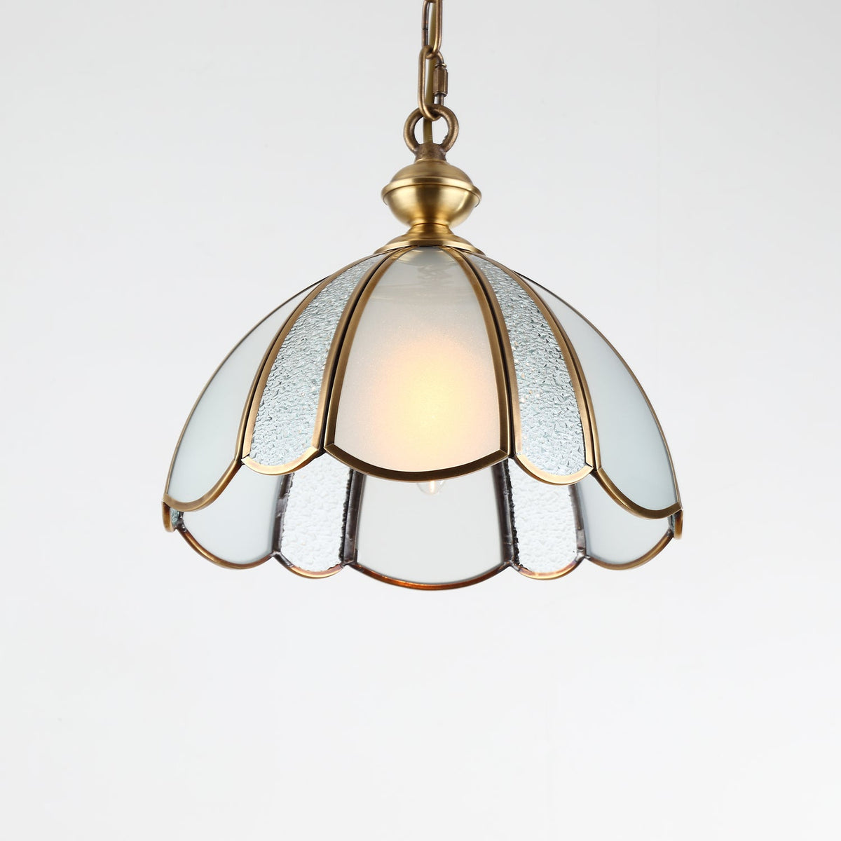 Lunell traditionelle Kunst Pendelleuchte aus Messing und Glas