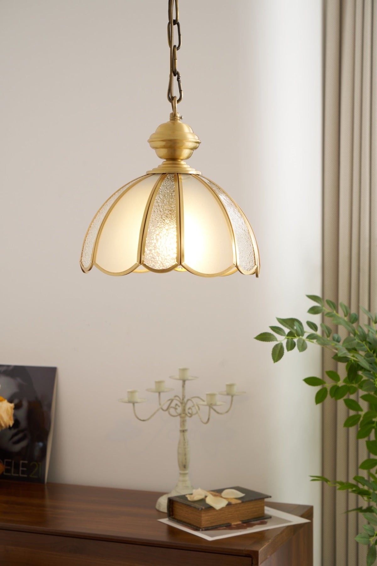 Lunell traditionelle Kunst Pendelleuchte aus Messing und Glas