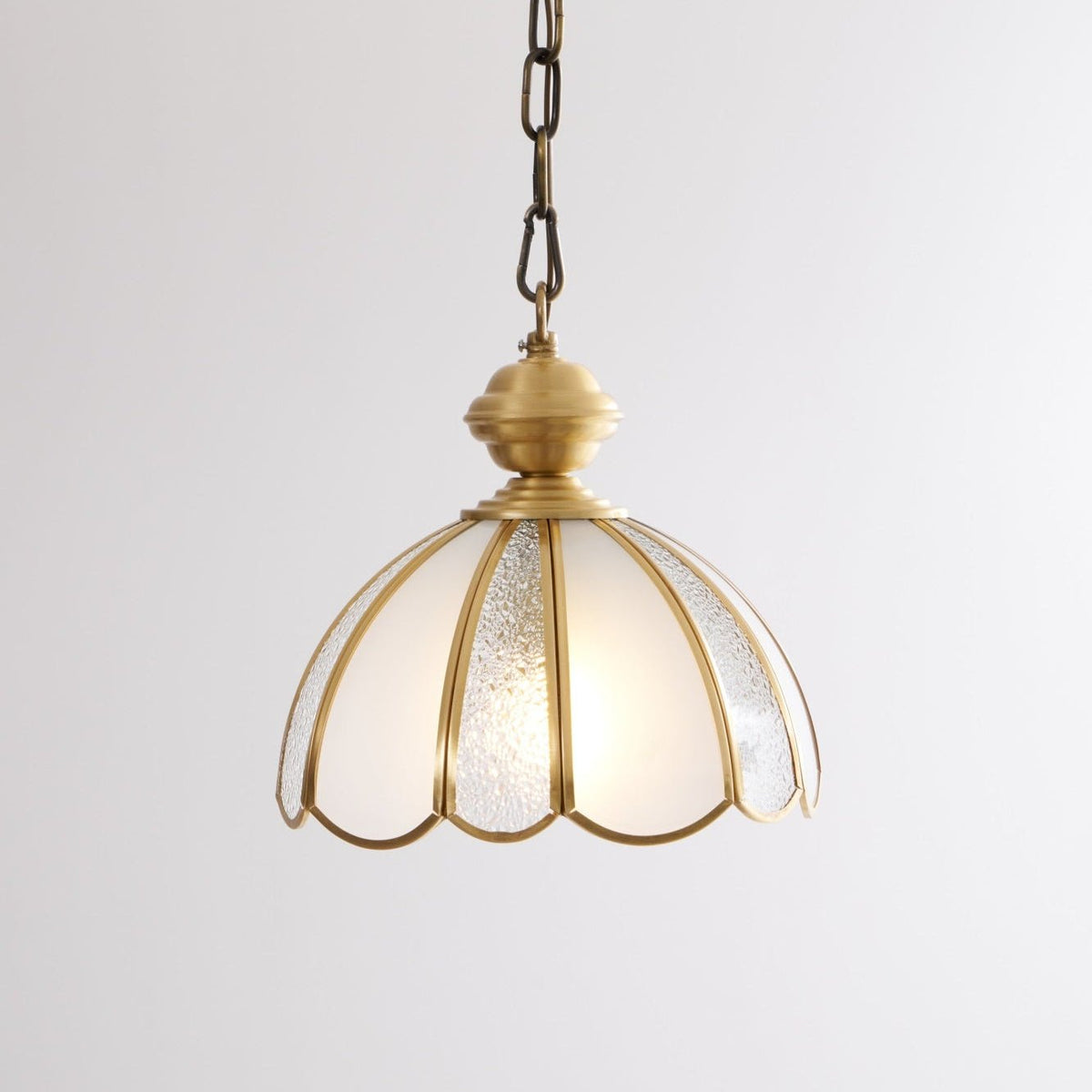Lunell traditionelle Kunst Pendelleuchte aus Messing und Glas