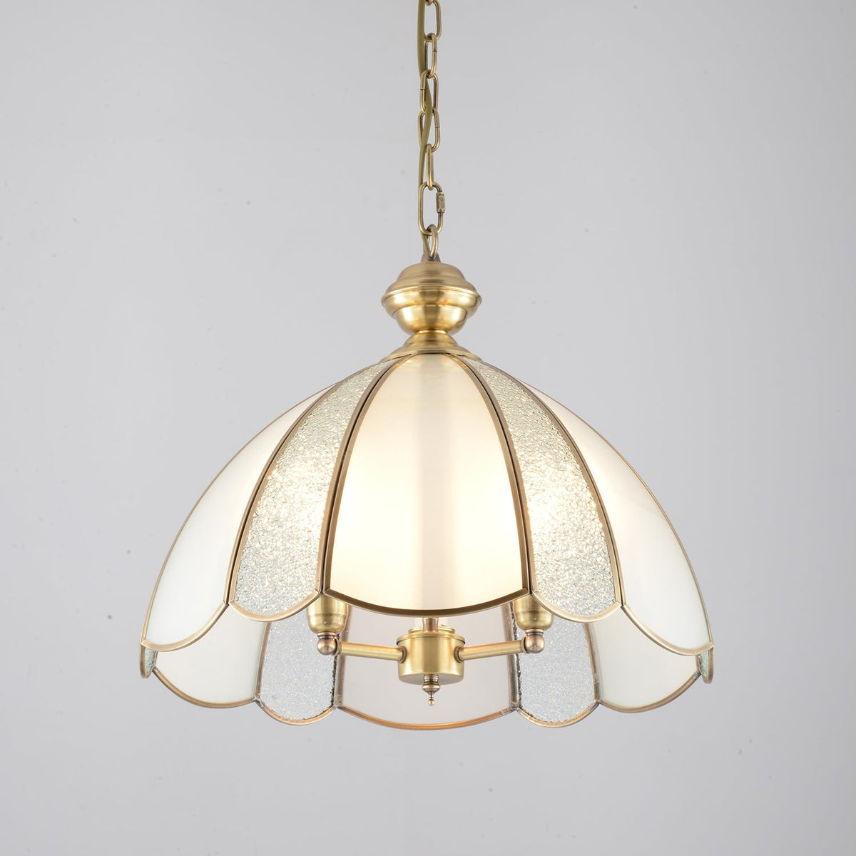 Lunell traditionelle Kunst Pendelleuchte aus Messing und Glas