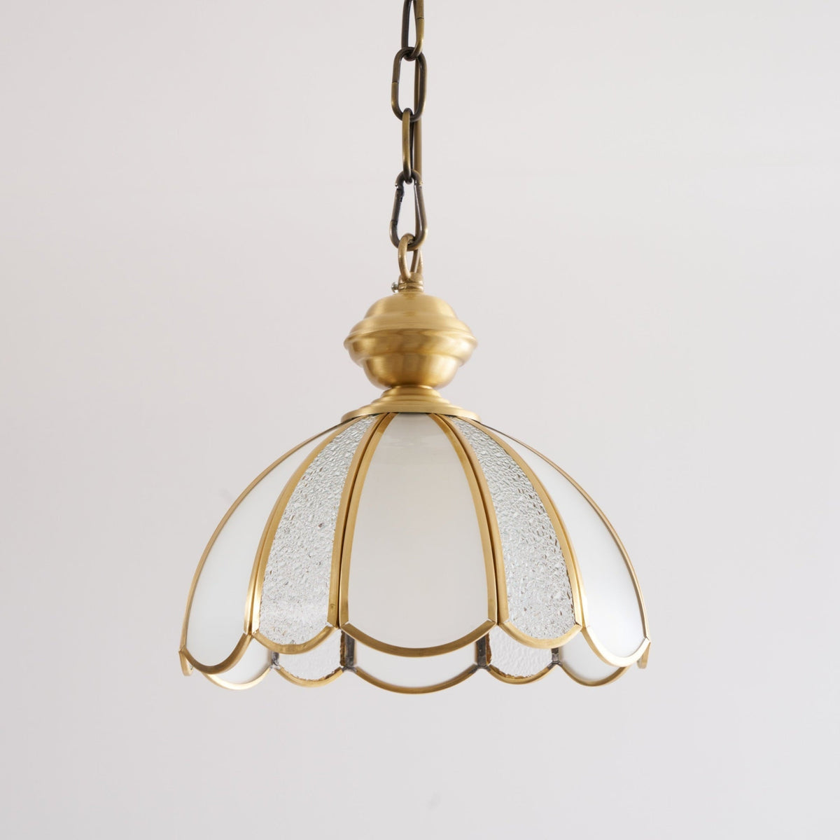 Lunell traditionelle Kunst Pendelleuchte aus Messing und Glas
