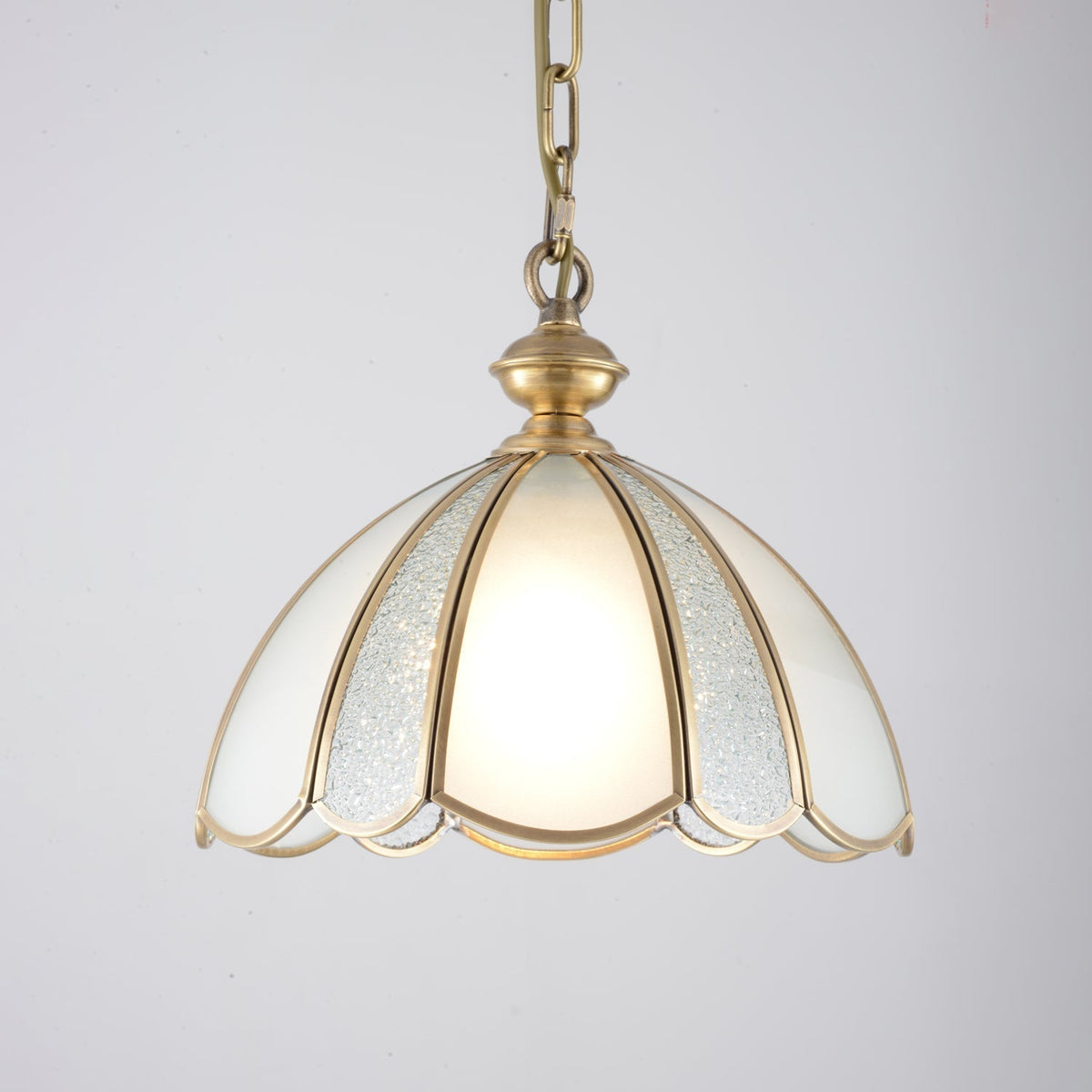 Lunell traditionelle Kunst Pendelleuchte aus Messing und Glas