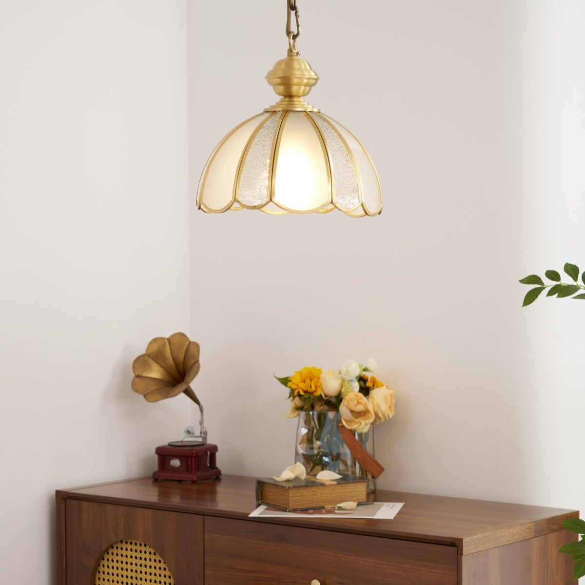 Lunell traditionelle Kunst Pendelleuchte aus Messing und Glas