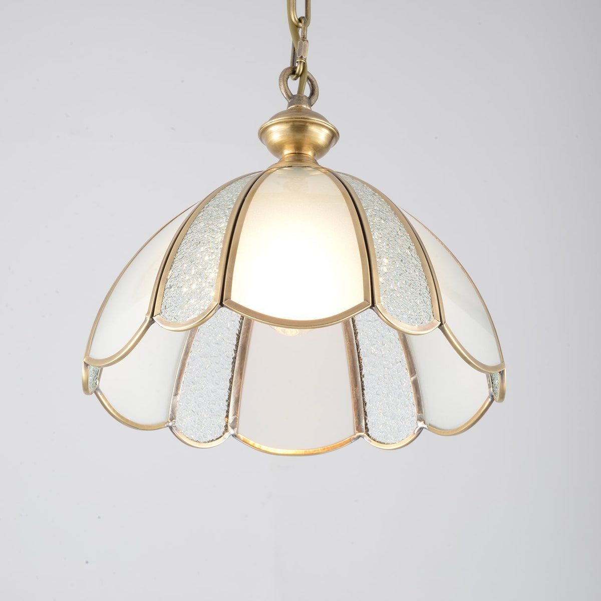 Lunell traditionelle Kunst Pendelleuchte aus Messing und Glas