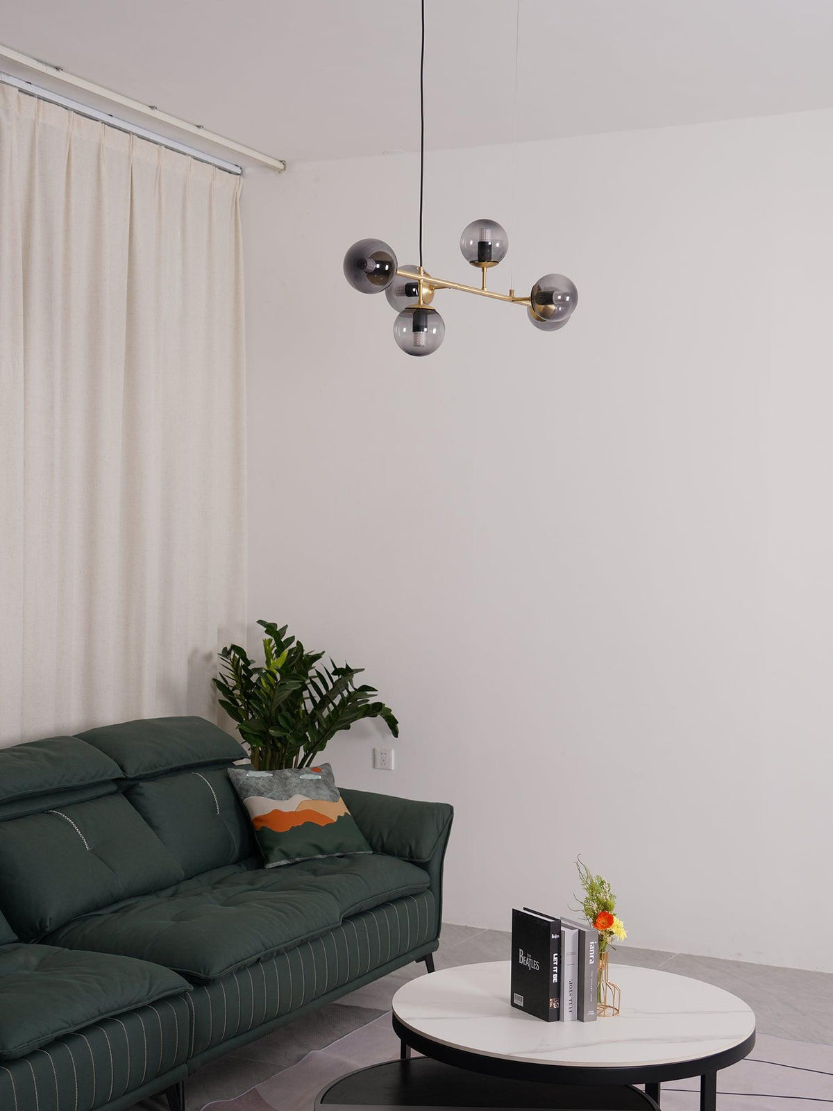 Yorvin Pendelleuchte Orb Messing Glas für Wohnzimmer