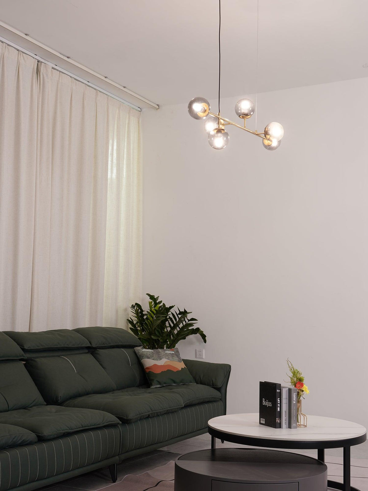 Yorvin Pendelleuchte Orb Messing Glas für Wohnzimmer
