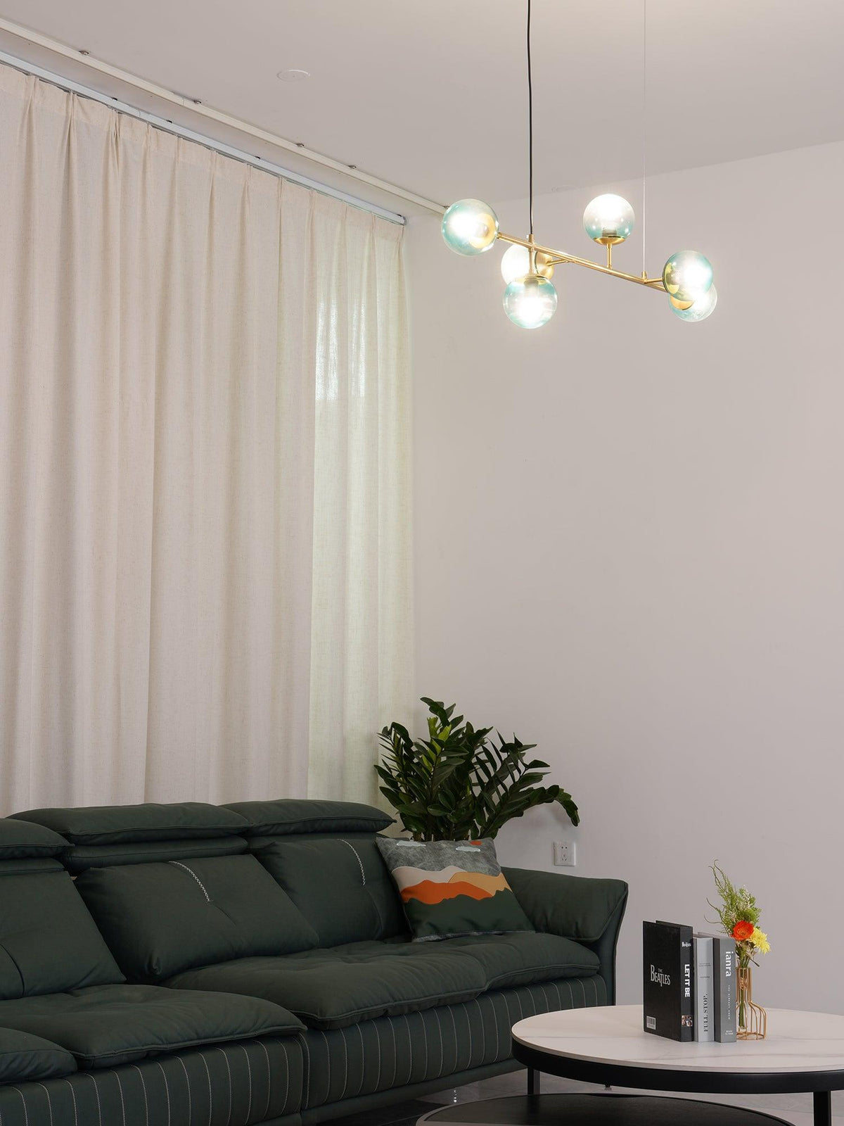 Yorvin Pendelleuchte Orb Messing Glas für Wohnzimmer