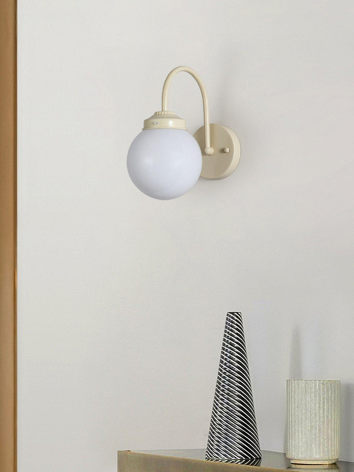 Zomareth Orb Wandleuchte aus Glas