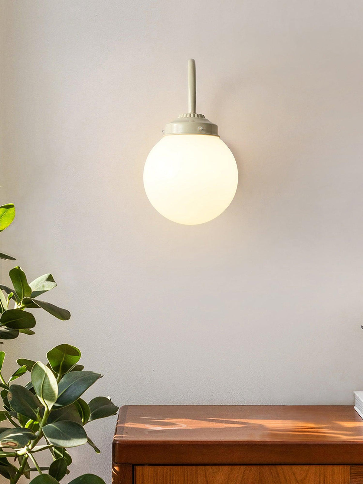 Zomareth Orb Wandleuchte aus Glas