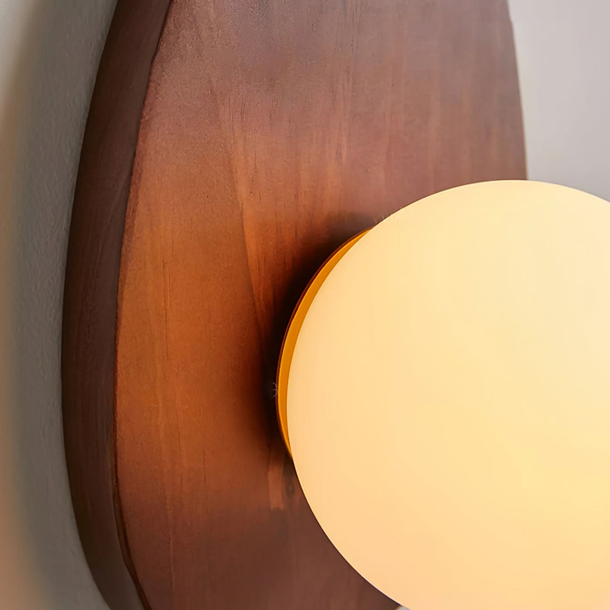 Aldiniella Premium zeitgenössische Wandleuchte aus Walnuss und Glas