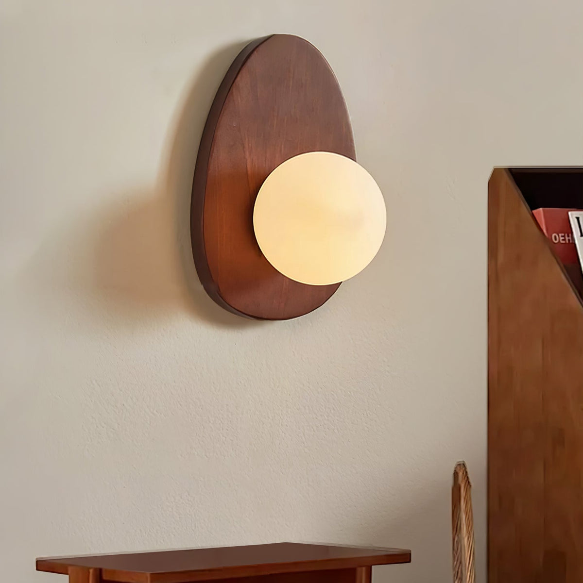 Aldiniella Premium zeitgenössische Wandleuchte aus Walnuss und Glas