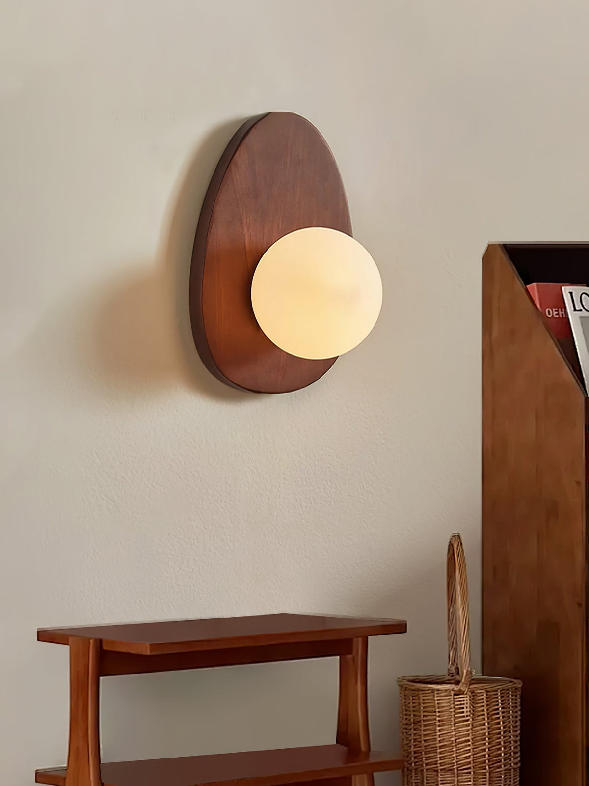 Aldiniella Premium zeitgenössische Wandleuchte aus Walnuss und Glas