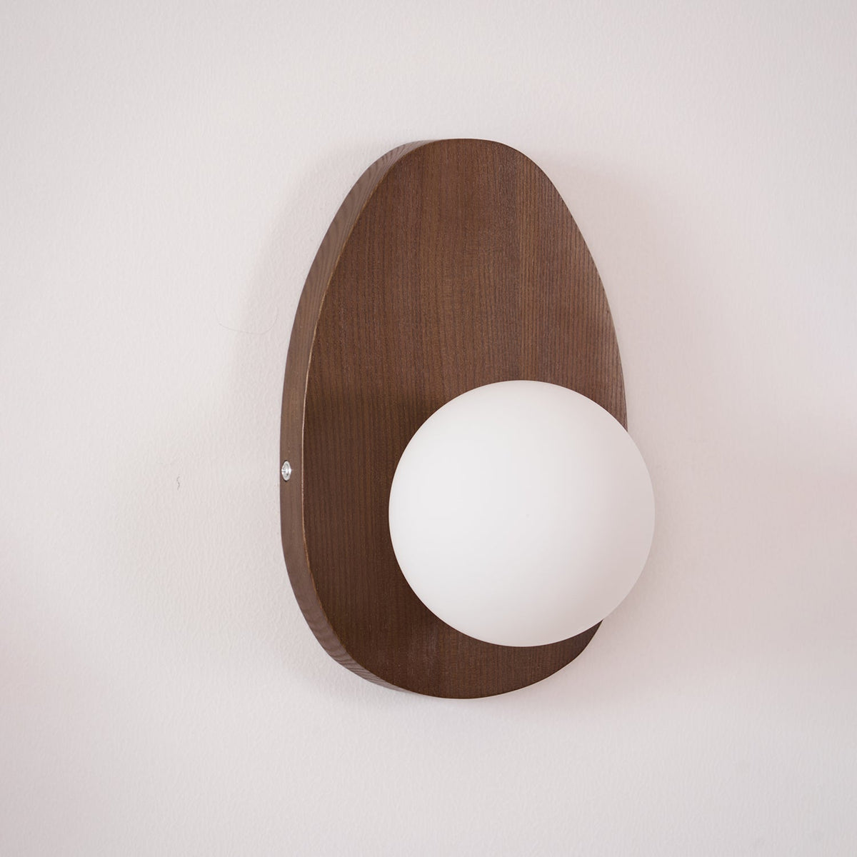 Nylaeiel skandinavisch Art Wandleuchte aus Walnuss-Holz mit Glas und Stecker