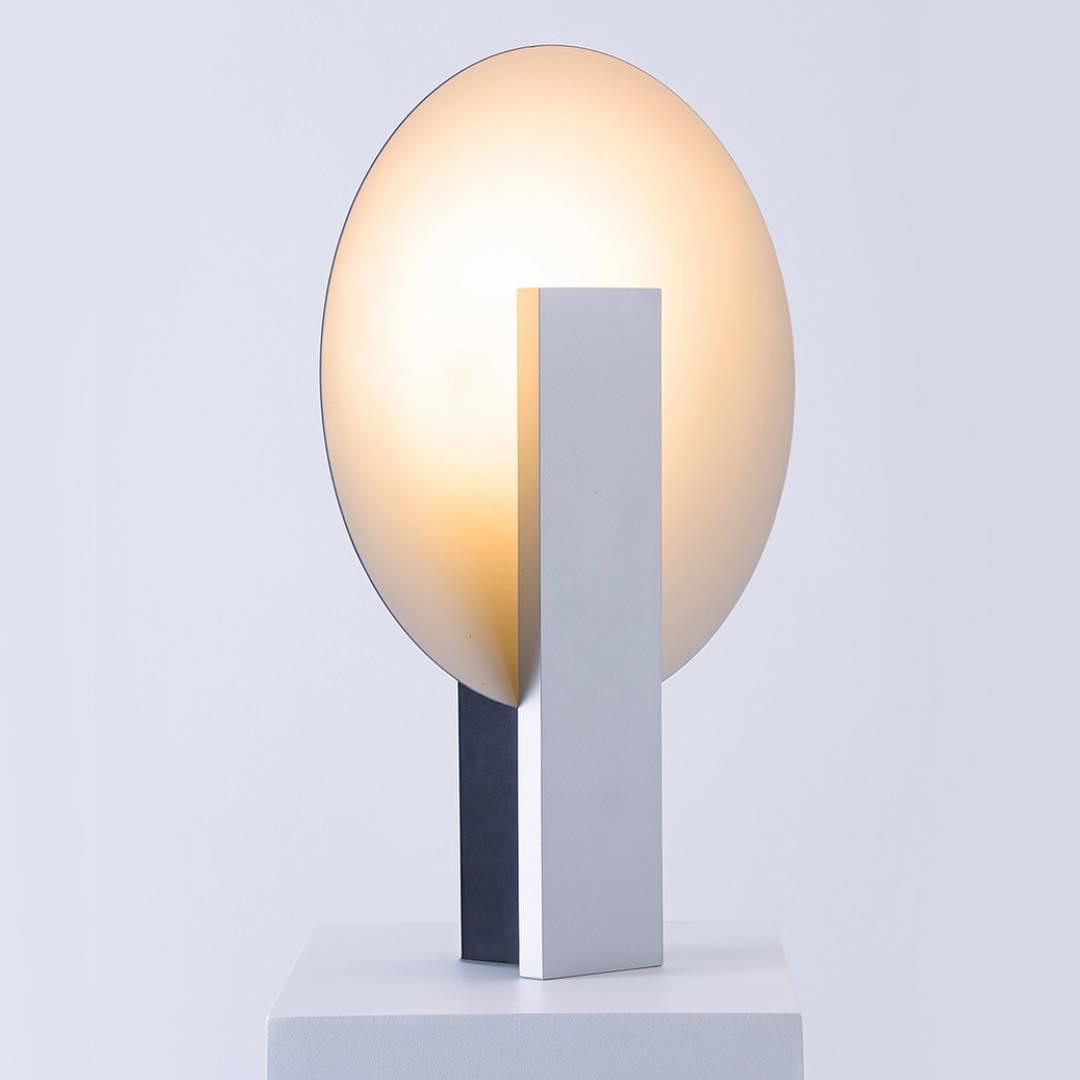 Cis Minimalistische Tischleuchte