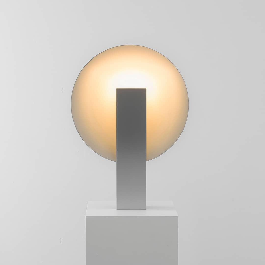 Cis Minimalistische Tischleuchte