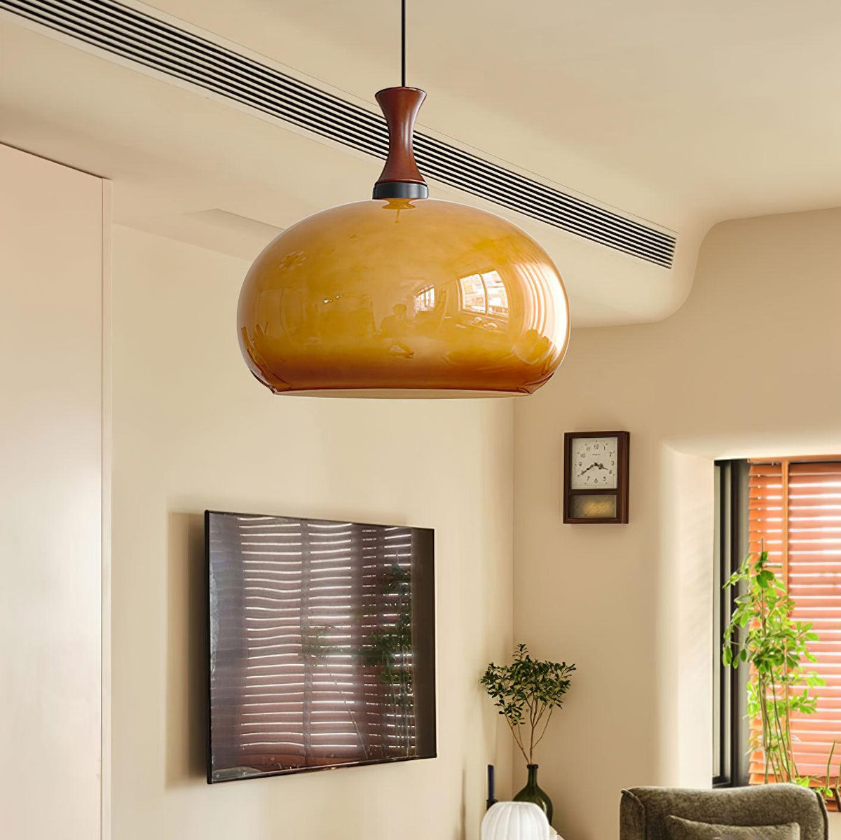 Gyls zeitgenössische minimalistische Pendelleuchte aus Holz und Glas
