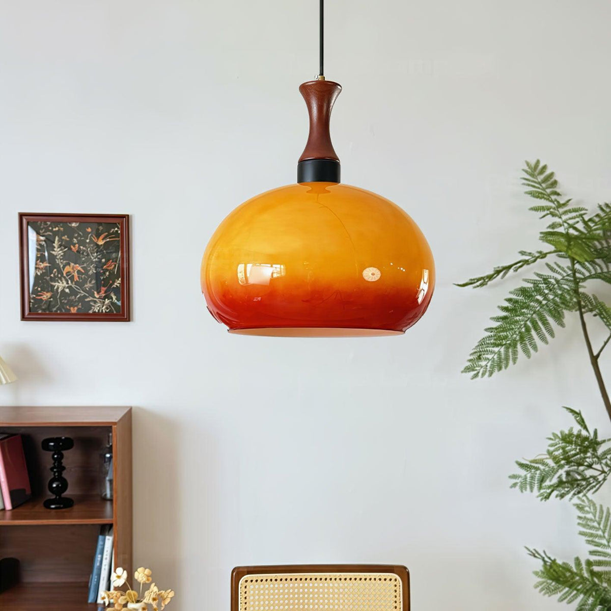 Gyls zeitgenössische minimalistische Pendelleuchte aus Holz und Glas