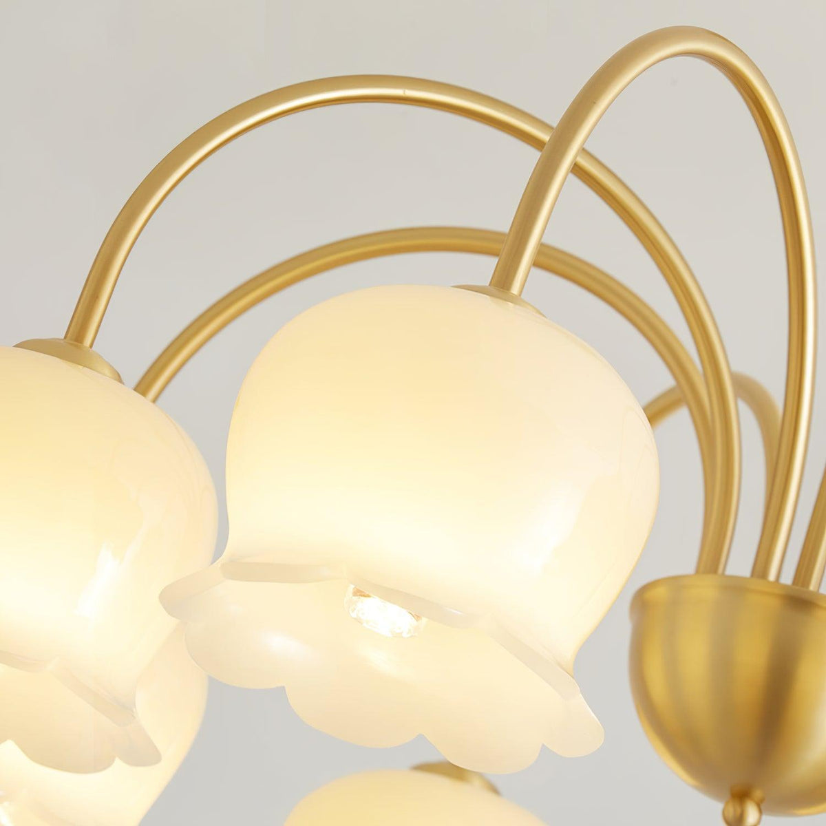 Solenora Kronleuchter Messing Eleganter geschwungener Arm