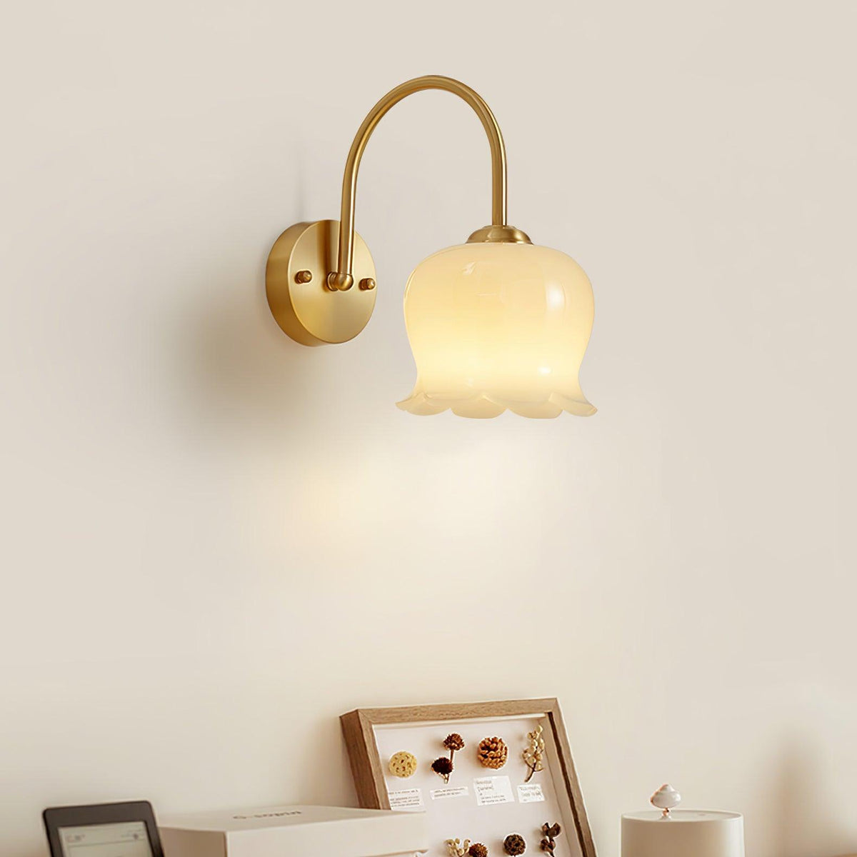 Avcarora Premium skandinavische Kunst-Messing-Glas-Wandleuchte