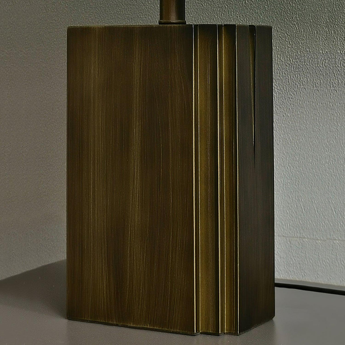 Cylo Minimalistische Tischleuchte aus Kunstharz
