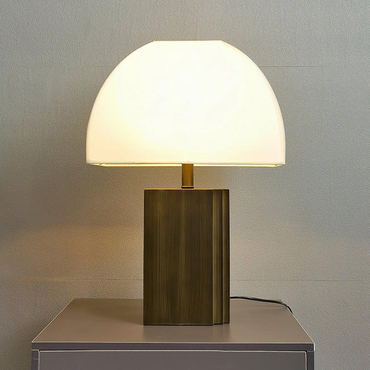 Cylo Minimalistische Tischleuchte aus Kunstharz