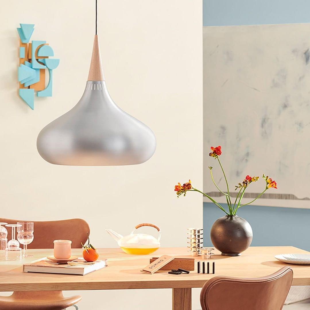 Aelorn Pendelleuchte aus Aluminium und Holz im Industriedesign