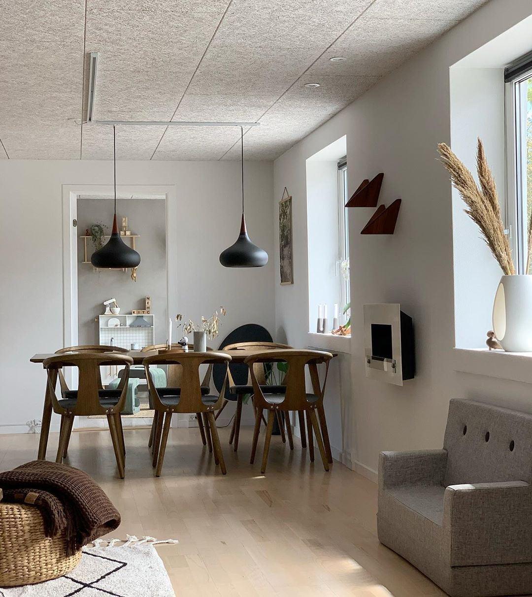 Aelorn Pendelleuchte aus Aluminium und Holz im Industriedesign