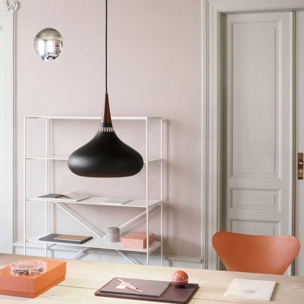 Aelorn Pendelleuchte aus Aluminium und Holz im Industriedesign