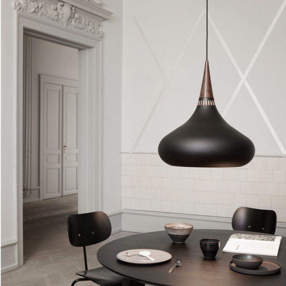 Aelorn Pendelleuchte aus Aluminium und Holz im Industriedesign