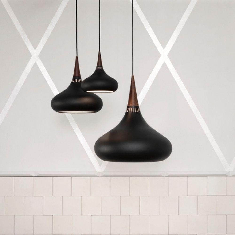 Aelorn Pendelleuchte aus Aluminium und Holz im Industriedesign
