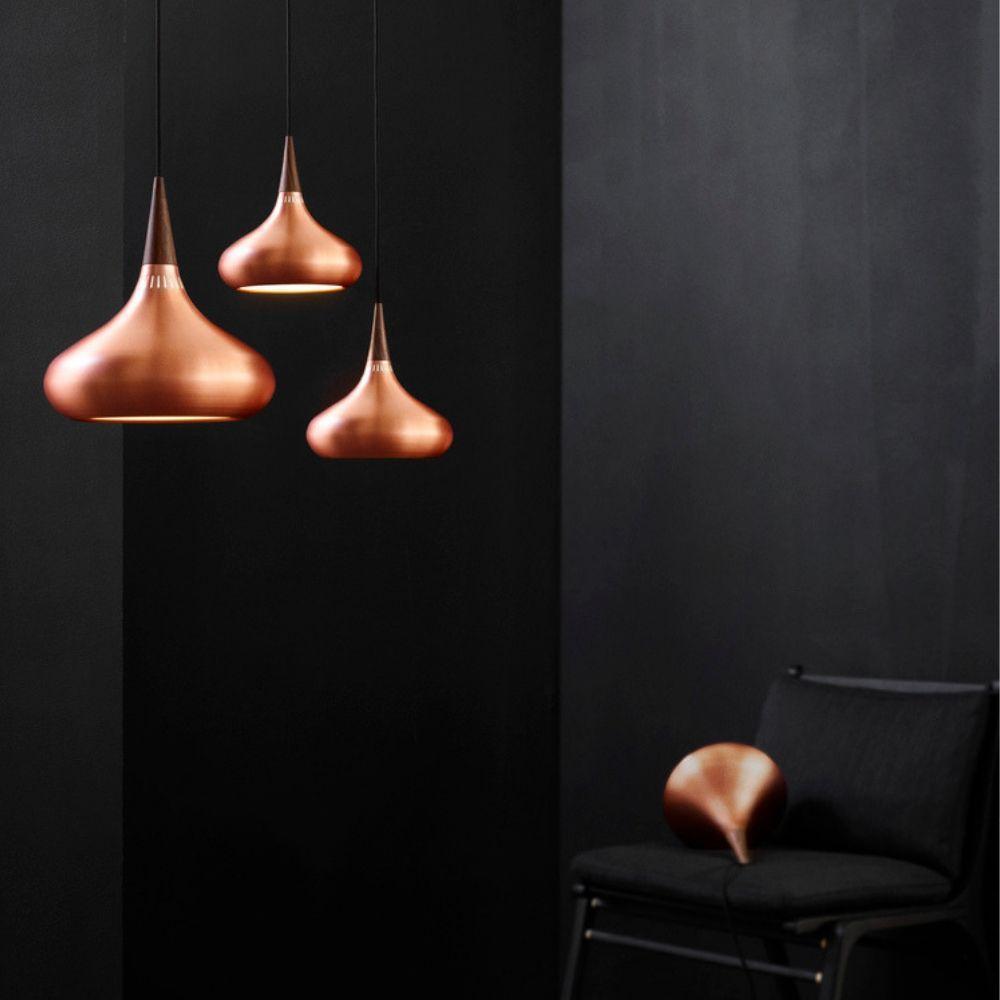 Aelorn Pendelleuchte aus Aluminium und Holz im Industriedesign