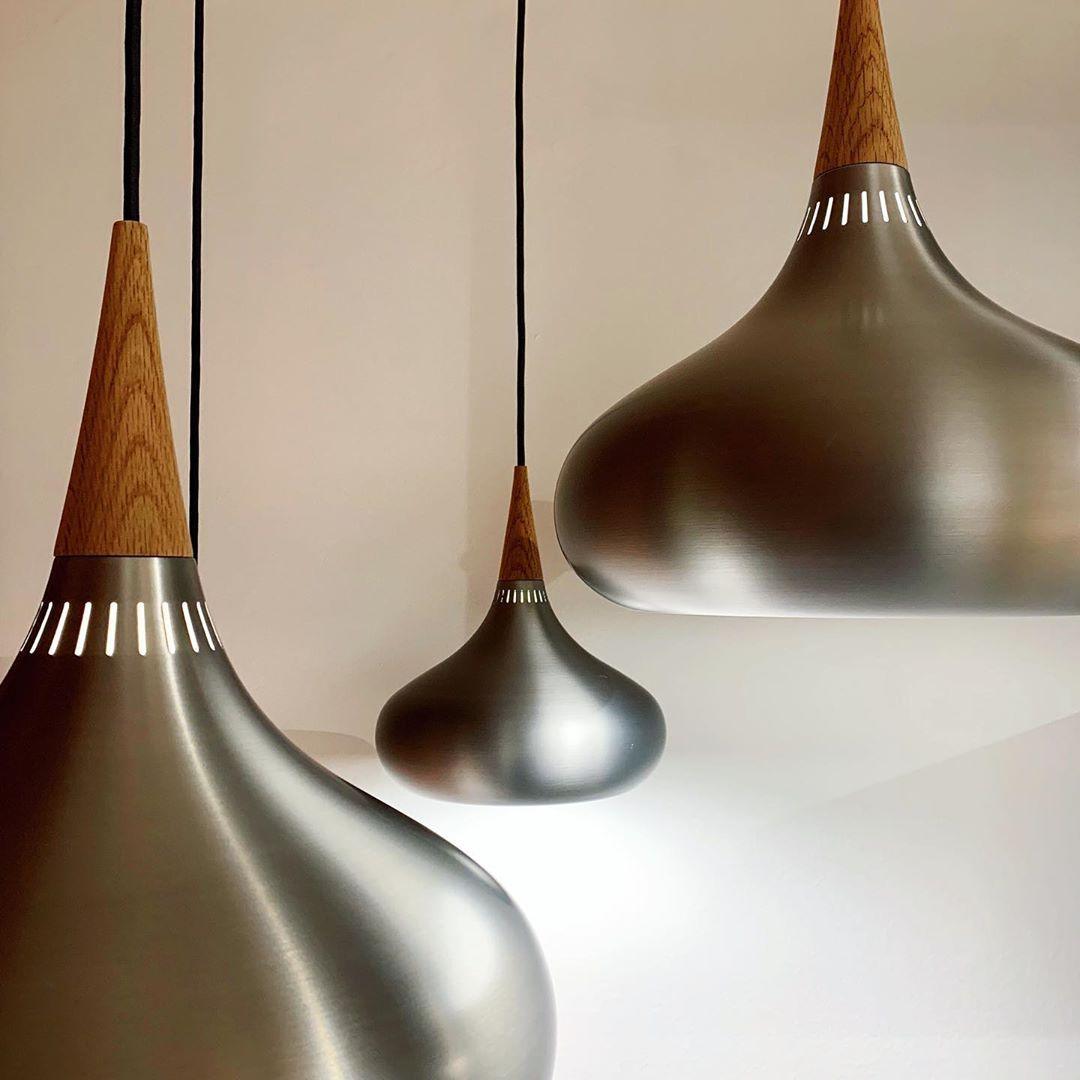 Aelorn Pendelleuchte aus Aluminium und Holz im Industriedesign