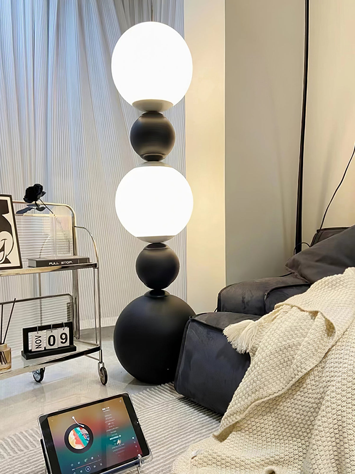 Ervynel Stehleuchte Schwarz Kugelförmig Minimalistisch Wohnzimmer | Cielum