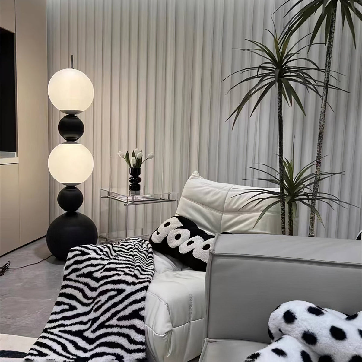 Ervynel Stehleuchte Schwarz Kugelförmig Minimalistisch Wohnzimmer | Cielum