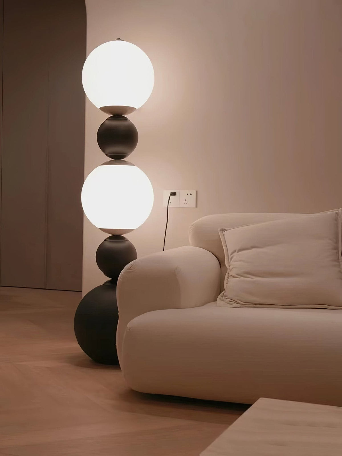 Ervynel Stehleuchte Schwarz Kugelförmig Minimalistisch Wohnzimmer | Cielum